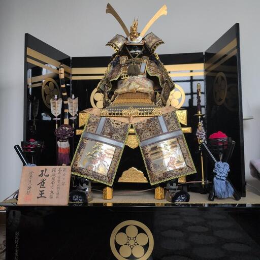 5月人形　鎧、兜、家紋付きの屏風