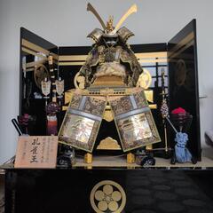 5月人形　鎧、兜、家紋付きの屏風