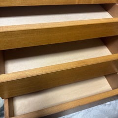 木製のチェスト（タンス）の画像