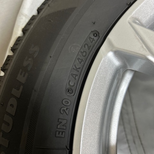 スタッドレスタイヤホイールセット　205/60/r16