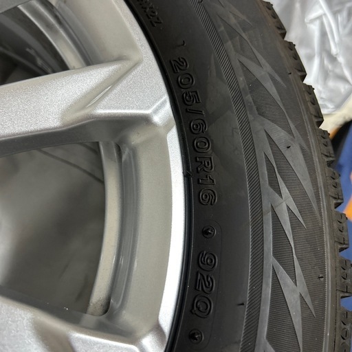 スタッドレスタイヤホイールセット　205/60/r16