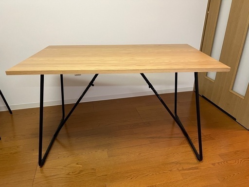 MUJIテーブル、IKEAチェア