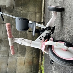 子供用三輪車の画像