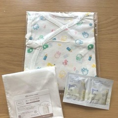 新生児グッズ　コンビ肌着　ガーゼハンカチ　ベビークリーム　ベビーローションの画像