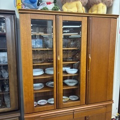 ５面ガラス食器棚の画像