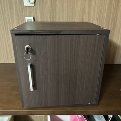 鍵付き　キャビネット