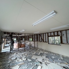 総合建設 建物、内装解体・重量物機械撤去・外構・伐採・ペンキ・足場 - 沖縄市