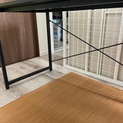 パソコン、ゲーミングデスクの画像
