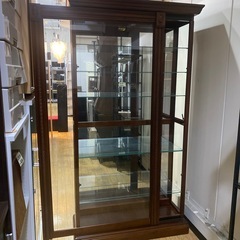 4/5値下げしました🎩洋風🎩 PULASKI コレクションケース アンティーク コレクションボード ガラスショーケース キュリオケース 飾り棚 収納 ライト付 鍵付 ヴィンテージ USA製🇺🇸 NO.1995F　の画像