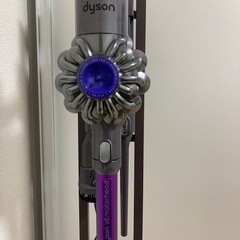 スティック掃除機用スタンド、ダイソンV6の画像