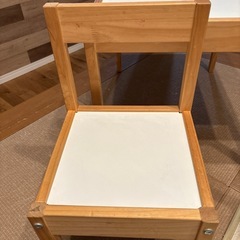 IKEA キッズテーブルセットの画像