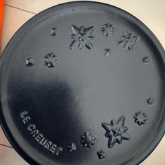 ルクルーゼ　スターレリーフ皿　白のみ19cmの画像