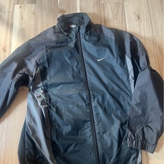 ③NIKEアウターM