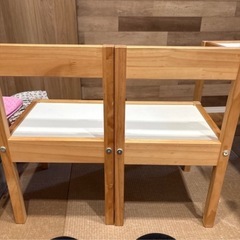 IKEA キッズテーブルセットの画像