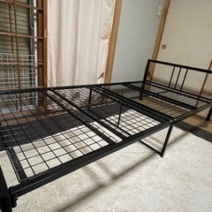 【お話し中】新生活にぴったりのパイプベッド