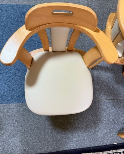回転椅子4脚付きダイニングテーブル