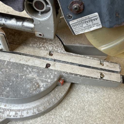 K2503-585 配送不可 HITACHI 卓上スライド丸のこ C  8FB 216mm 動作確認済み キズ汚れサビ有り