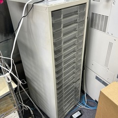 書類棚、カラーボックスの画像