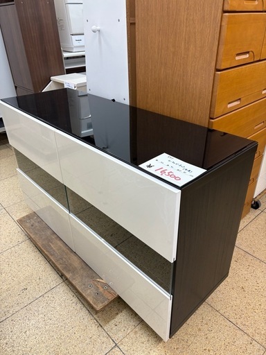 イケア ローキャビネット 白黒 収納