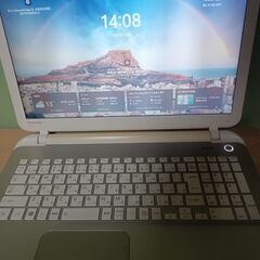 行橋市　東芝　5世代Corei5搭載　高速SSD搭載　メモリ8G CD/DVD/読み書き　薄型スリム軽量モデル　大画面15.6インチ　カメラ内蔵　テンキー内臓　USB3.0 Wifi対応 行橋市の画像