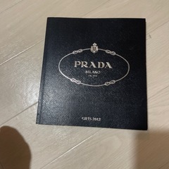 プラダ　　ブランドブック