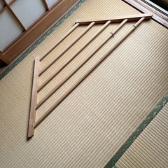 四隅の所にかけて置く棚の画像