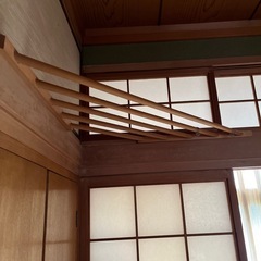 四隅の所にかけて置く棚の画像