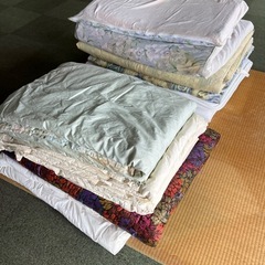 中古布団たくさん