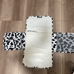 未使用哺乳瓶ケース、おむつ替えシート の画像