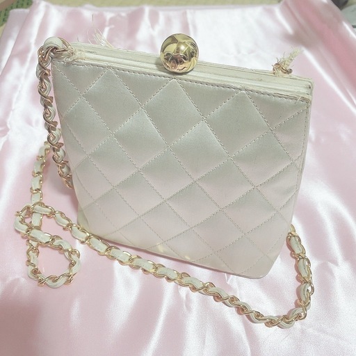 CHANEL アイボリー キルティング パーティーバッグ
