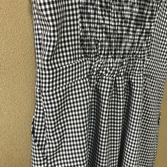 黒チェックのワンピースの画像