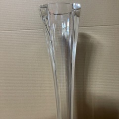 背の高い花瓶（高さ約99.7㌢）の画像