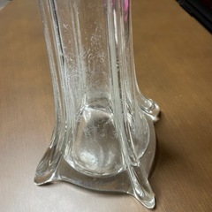 背の高い花瓶（高さ約99.7㌢）の画像