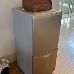 冷蔵庫／店舗改装・新築建て替えに伴い、装飾品・備品・家具を譲渡い...