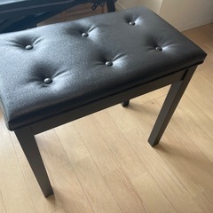 レザーのオットマン黒