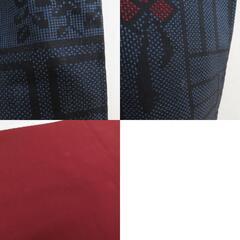 紬 着物 幾何学模様に花模様 紺色ｘ黒色ｘ赤色 正絹 袷 バチ衿 カジュアル 仕立て上がり着物 身丈161cm 【キモノオフ野々市若松店】の画像