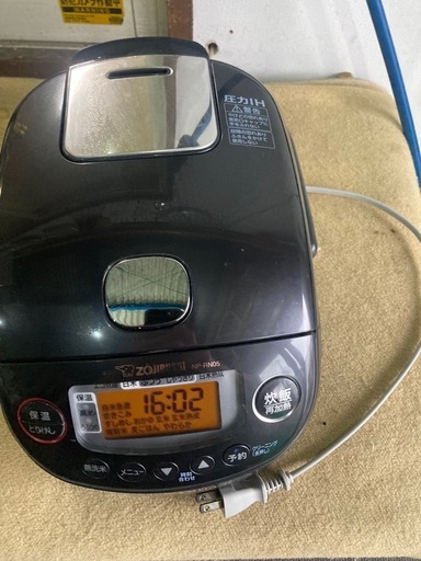 美品　2023年製　3合炊き　圧力IH炊飯器　象印　NP-RN05