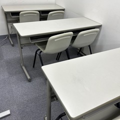 急募　机、椅子、ホワイトボード、傘立てなどの画像
