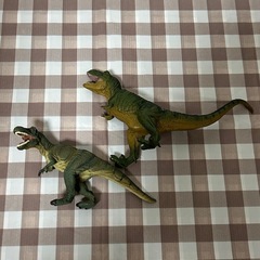 恐竜のおもちゃ5体の画像