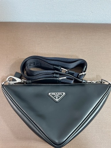 【極美品】プラダ トライアングル ショルダーバッグ バッグ レディース 2VH155