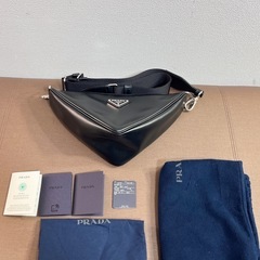 【極美品】プラダ トライアングル ショルダーバッグ バッグ レデ...