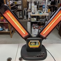 東芝 電気ストーブ タワ一型 SR-V982MQ グットデザイン 100V 900W ストーブ 暖房具 冬支度 中古品 ①の画像