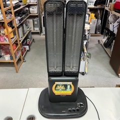 東芝 電気ストーブ タワ一型 SR-V982MQ グットデザイン 100V 900W ストーブ 暖房具 冬支度 中古品 ①の画像