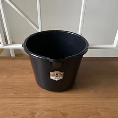 黒いバケツ