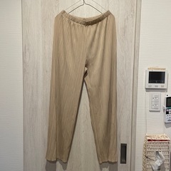 ユニクロ　プリーツパンツ　未使用