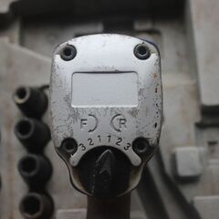 インパクトレンチDIYでの御自宅のガレージでのタイヤ交換などに如何ですか。二台まとめての出品です。（※お写真の品が全てとなります。）の画像