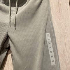 最終お値下げ！GU プリーツパンツ　未使用の画像