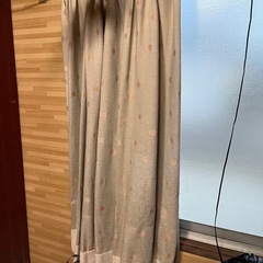ピンクのカーテン（ショート窓用）