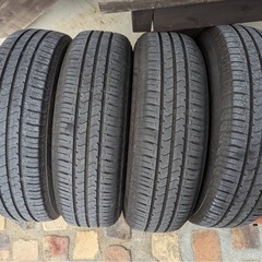 165  70R 14 タイヤホイールの画像