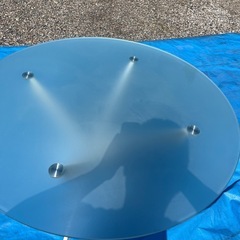 4人用ガラステーブルの画像